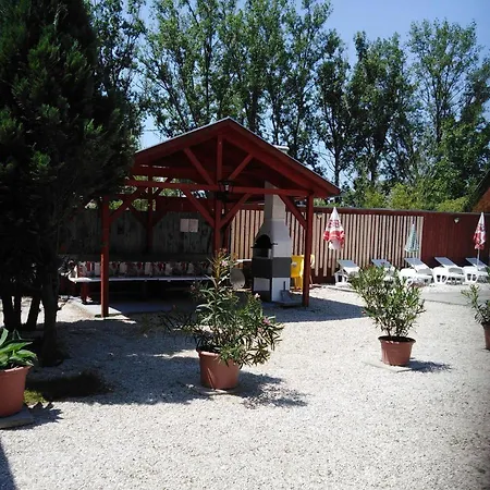 Ferienwohnung Mit Pool Für 5 Personen